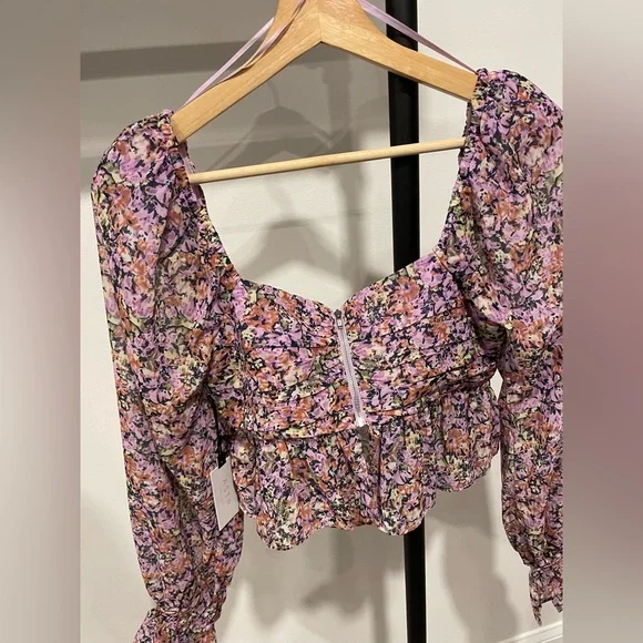 ASTR THE LABEL LUANN TOP PURPLE NAVY FLORAL - Picture 4 of 4